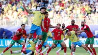 Vinicius Junior (kiri) bereaksi saat pertandingan. Penampilannya bersama timnas Brasil di laga pembuka Piala Dunia 2026 belum menunjukkan potensi terbaik timnya.