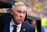 Pelatih Carlo Ancelotti (kanan) memimpin sesi latihan Timnas Brasil menjelang babak gugur Piala Dunia 2026.