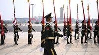 Anggota pasukan khusus China (PLA) dalam latihan tempur yang menguji ketahanan fisik dan mental mereka di medan ekstrem.