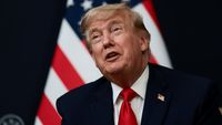 Presiden Amerika Serikat Donald Trump saat menghadiri sesi pleno dalam KTT G7, sebuah momen yang seringkali diwarnai gaya komunikasinya yang khas.