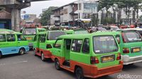 Armada angkot yang beroperasi di Kota Bogor, menjadi fokus peremajaan transportasi publik untuk kenyamanan dan keselamatan warga.