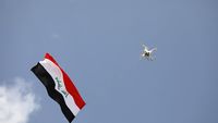 Presiden Irak Nizar Amedi (tengah) dalam sebuah pertemuan resmi. Kecaman kerasnya terhadap serangan AS-Saudi menyoroti pelanggaran kedaulatan nasional Irak.