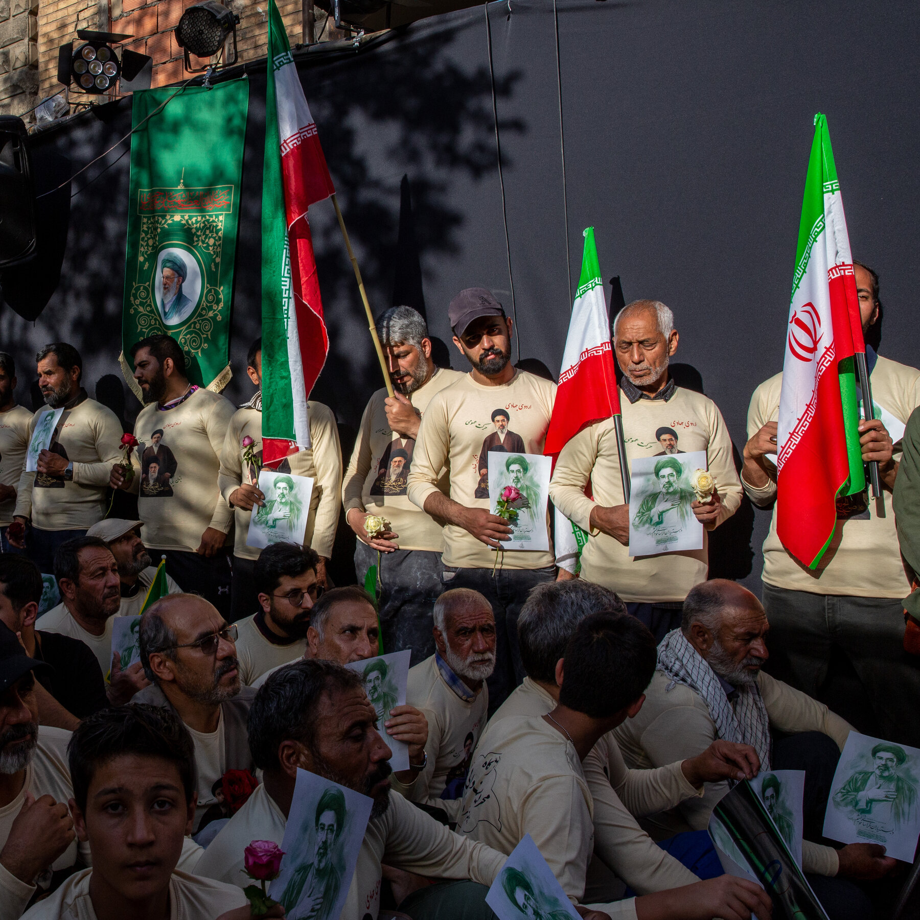Jenazah Ayatollah Ali Khamenei dilaporkan diawetkan berbulan-bulan, menimbulkan pertanyaan tentang tradisi Islam dan motif politik di balik keputusan pemerintah Iran.