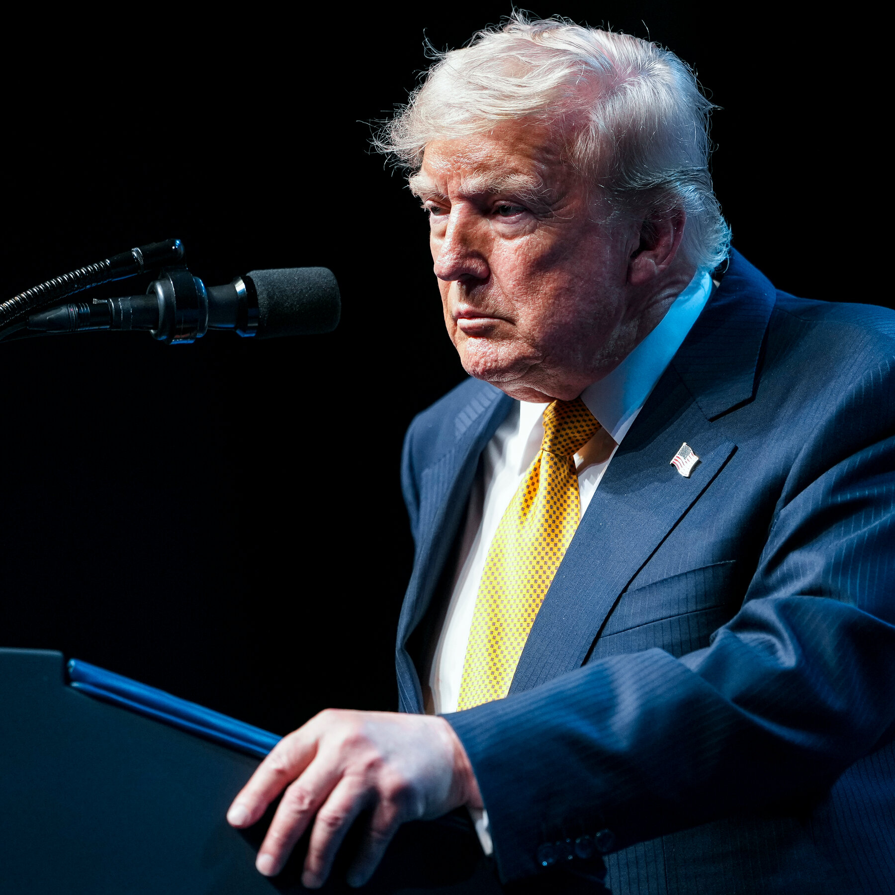 Presiden Donald Trump saat memberikan pernyataan, menegaskan kembali komitmen AS terhadap NATO meski dengan kritik terbuka, seraya memperkuat pertahanan Ukraina.