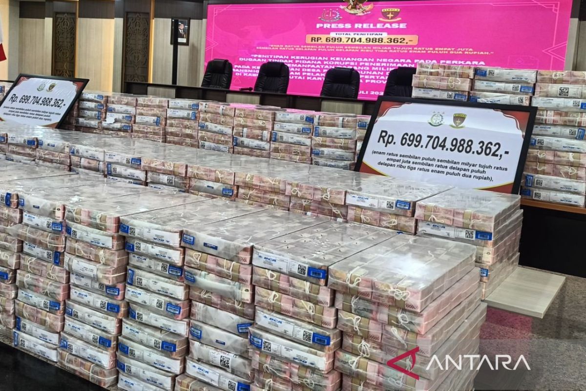 Uang tunai senilai Rp699 miliar yang berhasil disita oleh Kejati Kaltim dalam kasus korupsi lahan transmigrasi untuk pertambangan, menunjukkan keseriusan dalam pemberantasan korupsi.