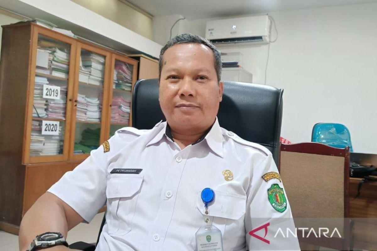 Nelayan Kaltim saat mendaratkan hasil tangkapan ikan yang melimpah di salah satu pelabuhan, menunjukkan potensi perikanan daerah yang siap mendukung program pangan pemerintah.