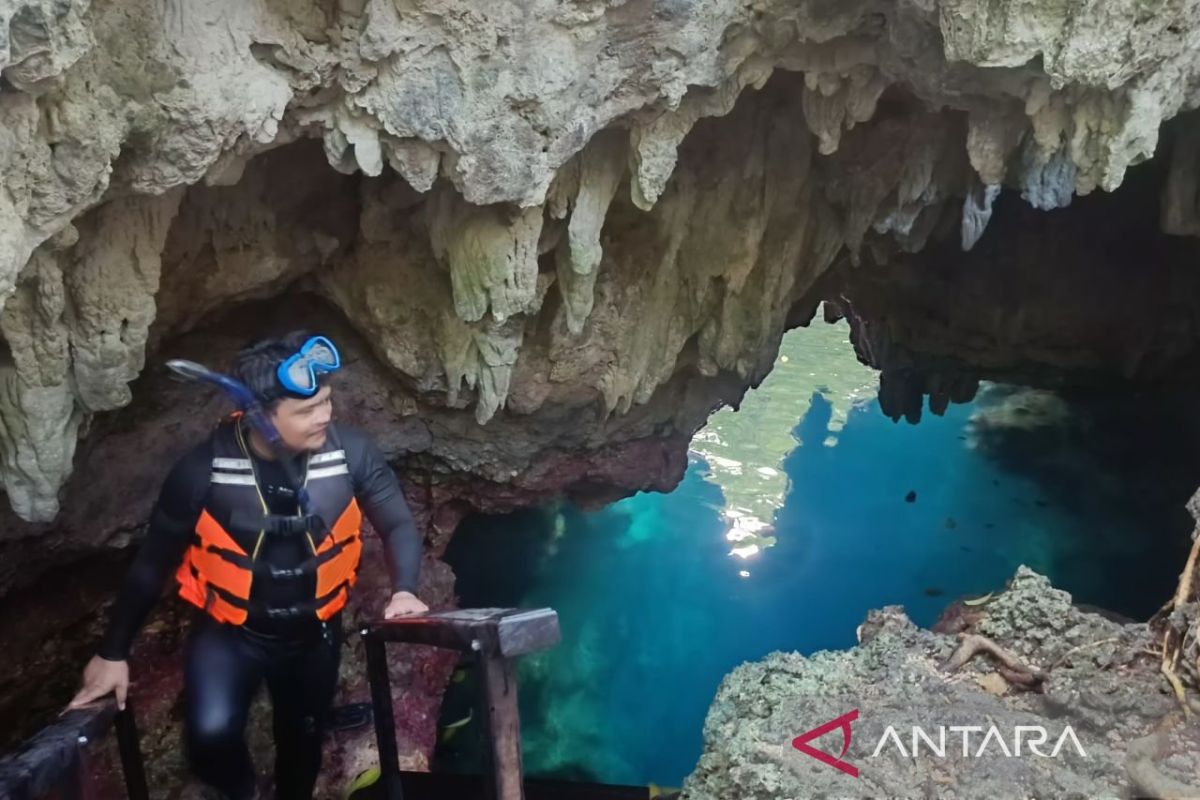 Keindahan formasi karst di Goa Halo Tabung, Maratua, yang kini dioptimalkan sebagai pusat edukasi geologi bagi wisatawan dan para peneliti.