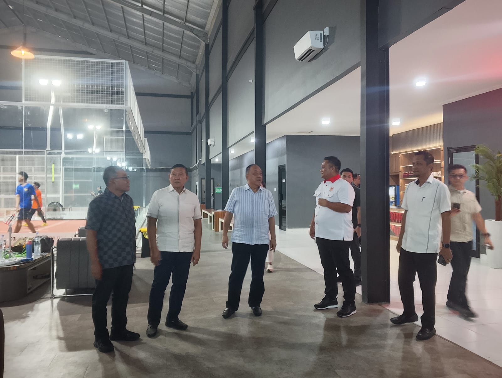 Ketua Umum KONI Pusat, Marciano Norman, saat melantik kepengurusan baru KONI Kalimantan Timur di Samarinda, Minggu (12/7/2026), didampingi Ketua KONI Kaltim Anderiy.
