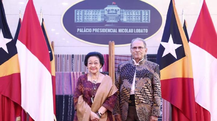 Megawati Sukarnoputri, Ketua Umum PDIP, saat menyampaikan pidato di suatu acara. Peran historis PDIP dalam transisi demokrasi Indonesia menjadi sorotan para pemimpin Timor-Leste sebagai teladan.