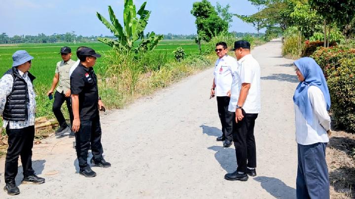 Tim Satgas PRR dan Kemendagri meninjau progres rehabilitasi jalan di Batu Bara, memastikan percepatan pembangunan infrastruktur pasca bencana.