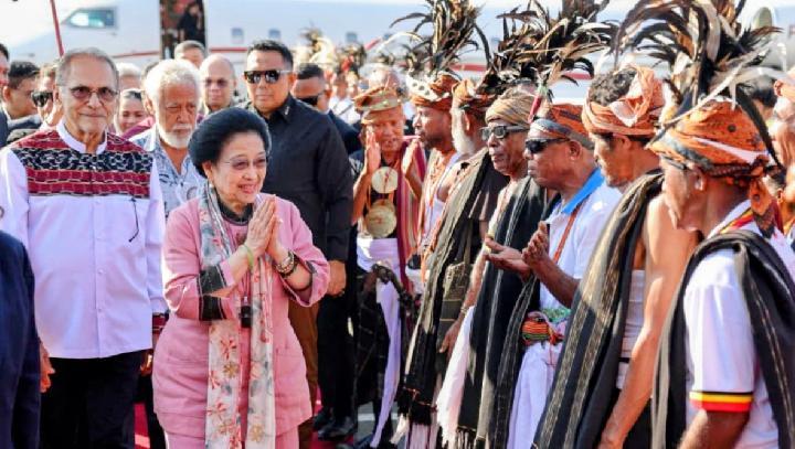 Presiden kelima RI, Megawati Soekarnoputri, menerima anugerah penghargaan tertinggi Grande Colar da Ordem de Timor-Leste atas kontribusinya dalam memperkuat hubungan bilateral dan rekonsiliasi antara Indonesia dan Timor-Leste.