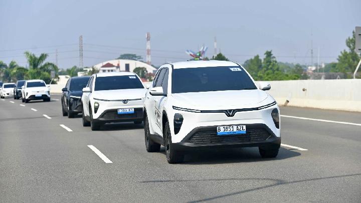 VinFast VF MPV 7, kendaraan listrik tujuh penumpang yang diklaim VinFast menawarkan efisiensi biaya kepemilikan melalui penghematan operasional dan perawatan, berpotensi mengubah lanskap pasar EV Indonesia.
