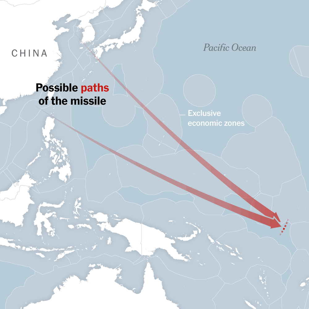 Sebuah rudal balistik jarak menengah yang dipamerkan oleh Tentara Pembebasan Rakyat China. Peluncuran rudal jarak jauh di Samudra Pasifik menandai perubahan strategis Beijing dalam proyeksi kekuatan global.