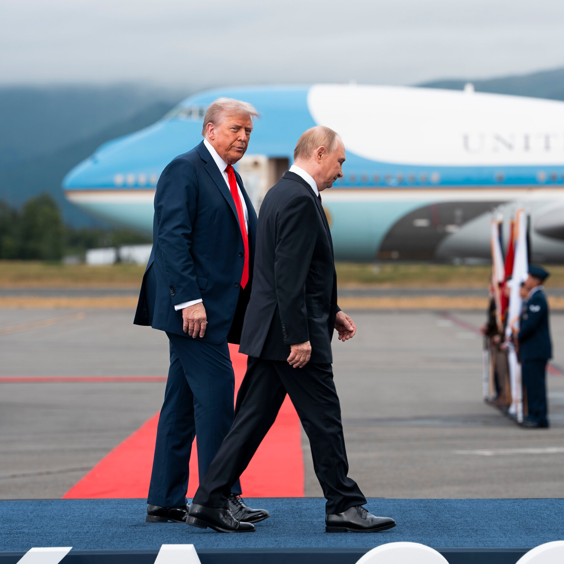 Presiden Donald Trump berbicara di Gedung Putih, di mana dokumen intelijen dirilis yang dimaksudkan untuk mendukung klaimnya tentang Tiongkok, namun justru menyoroti campur tangan Rusia dalam pemilu AS.