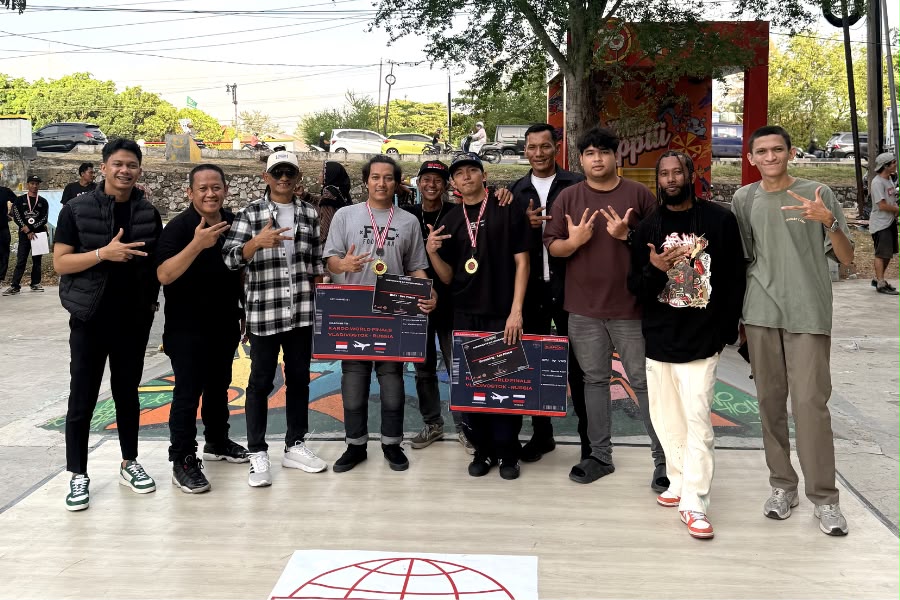Teja (kanan) dan Sora (kiri) setelah meraih gelar juara di KARDO Season 9 National Stage Indonesia 2026, bersiap menuju Grand Final di Rusia.