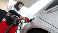 Pompa bahan bakar Pertamina yang melayani pengisian BBM nonsubsidi seperti Pertamax Turbo dan Avtur. Penurunan harga diharapkan mulai 1 Juli 2026.