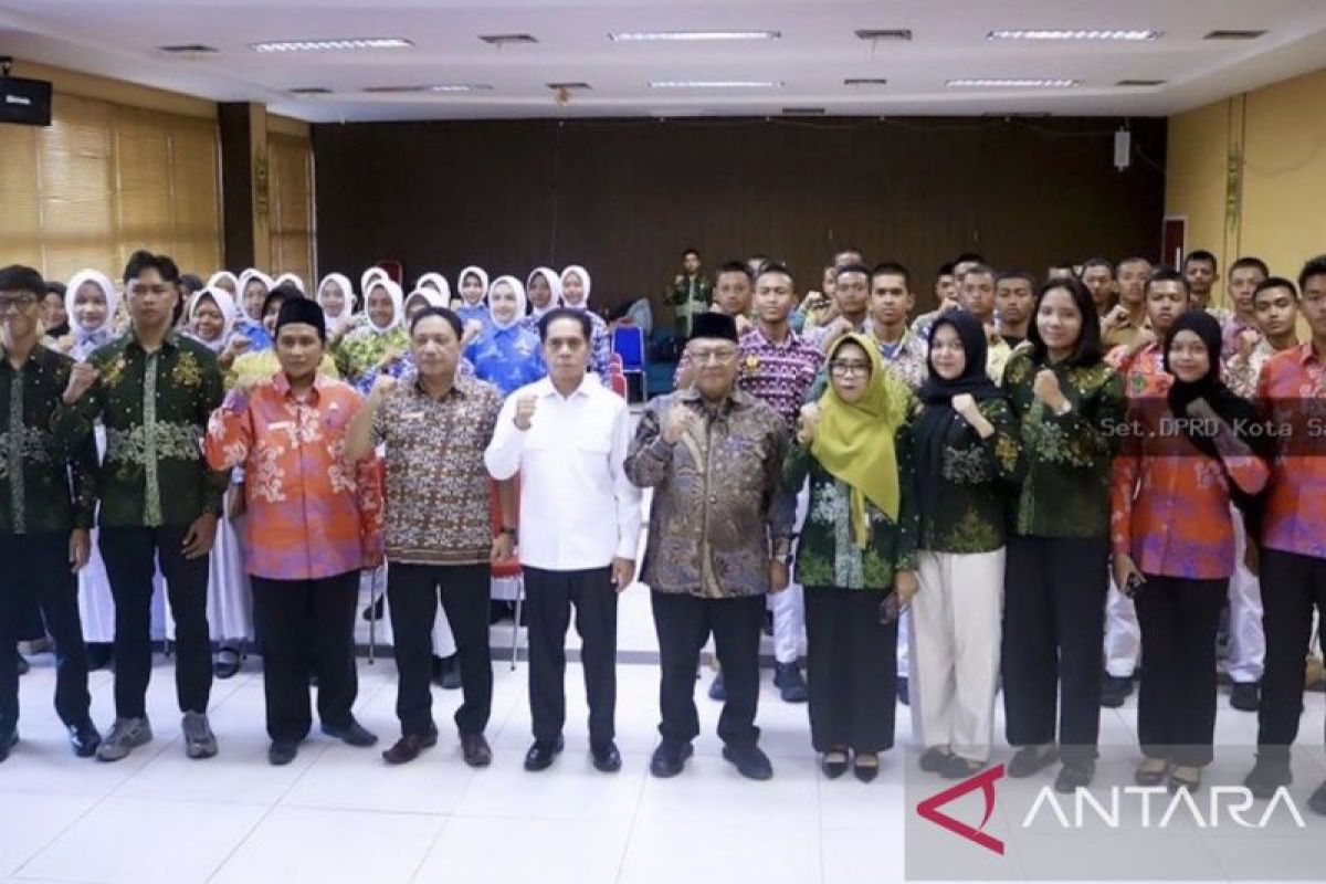 Ketua DPRD Kota Samarinda, Helmi Abdullah, saat menyampaikan pandangannya mengenai peran strategis generasi muda dalam mewujudkan visi Indonesia Emas 2045.