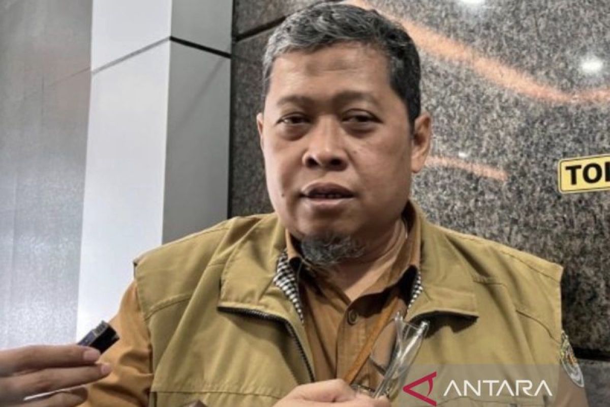 Petugas BPBD Kalimantan Timur melakukan simulasi pemadaman kebakaran hutan dan lahan (karhutla) sebagai bagian dari peningkatan kesiapsiagaan menghadapi pergeseran puncak kemarau ekstrem di wilayah tersebut.