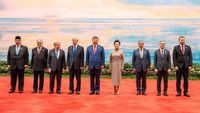Menteri Koordinator Bidang Perekonomian Airlangga Hartarto menandatangani dokumen pendirian WAICO di Shanghai, menegaskan posisi Indonesia dalam kerja sama kecerdasan artifisial global.