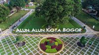 Wajah Bogor yang kini terasa lebih panas, dengan urbanisasi dan perubahan iklim yang memudarkan identitas 'Kota Hujan'. Gedung-gedung tinggi dan minimnya ruang hijau berkontribusi pada fenomena urban heat island.