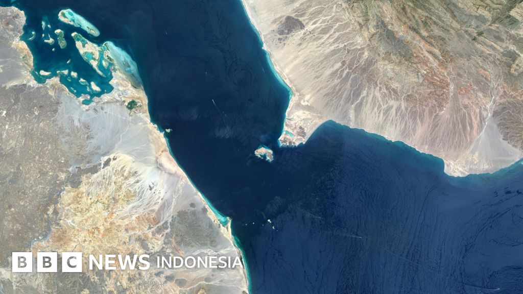 Kapal kargo melintasi Selat Bab al-Mandab, jalur vital di Laut Merah yang menjadi target ancaman kelompok Houthi.