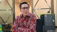Direktur Utama Bursa Efek Indonesia (BEI) Jeffrey Hendrik saat menyampaikan bantahan terkait kinerja IHSG.