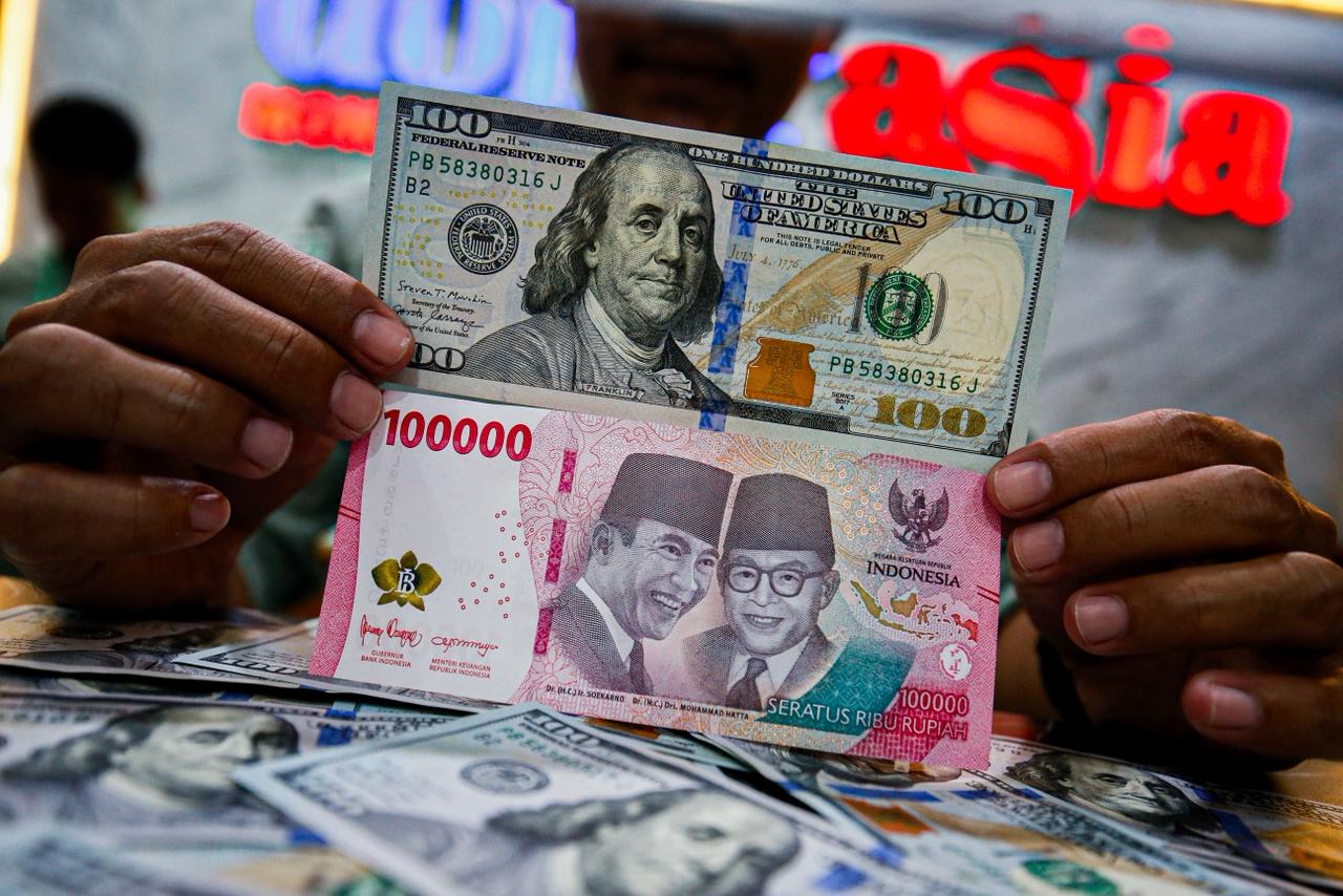 Grafik nilai tukar Rupiah terhadap Dolar AS menunjukkan penguatan di tengah ketidakpastian pasar global.