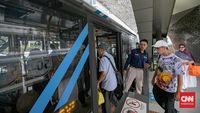 Tampilan antarmuka aplikasi TJ: Transjakarta versi 3.0.0 yang kini dilengkapi fitur penghitung jejak karbon dan kalori perjalanan.