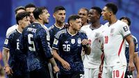 Duel sengit antara pemain Inggris dan Argentina dalam semifinal Piala Dunia 2026 di Atlanta, yang berakhir tanpa gol di babak pertama.