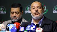 Khalil Al Hayya, pemimpin baru kelompok Hamas, saat berinteraksi dengan media di Gaza atau konferensi pers lainnya.