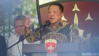 Mantan Jampidsus Febrie Adriansyah usai menjalani pemeriksaan di Kejaksaan Agung terkait kasus korupsi ASABRI.