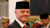 jokowi-beri-bintang-jasa-pratama-ke-presiden-fifa-1_169