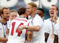 jordan-henderson-jason-steele-1784437512923