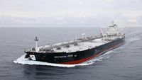 Kapal tanker raksasa Pertamina Pride berlayar di perairan internasional, mengangkut minyak mentah menuju Indonesia.