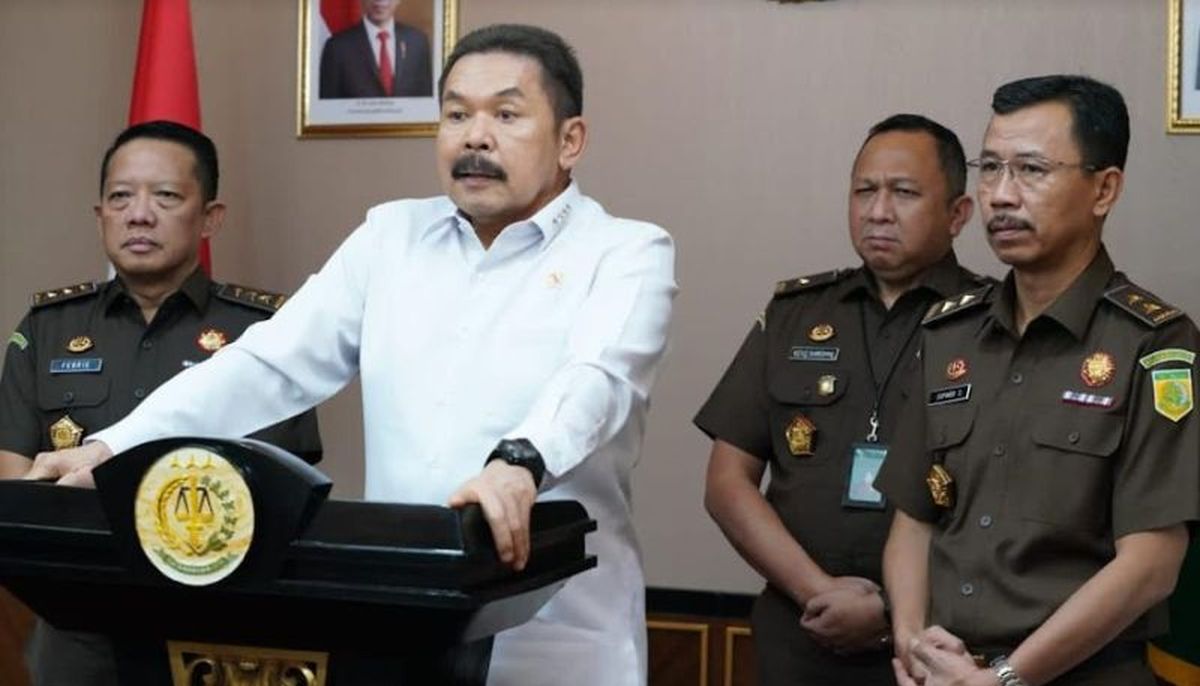 Kapuspenkum Kejaksaan Agung, Anang Supriatna, menegaskan mutasi jabatan adalah hal lazim untuk pembinaan karier dan peningkatan kinerja institusi.