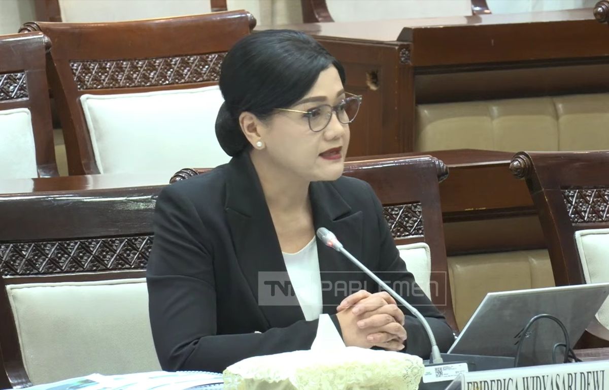 Otoritas Jasa Keuangan (OJK) mendesak Bursa Efek Indonesia (BEI) untuk segera berdialog dengan MSCI demi mencegah penurunan status pasar modal Indonesia.