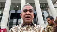Ketua MPR Ahmad Muzani (kiri) saat menyampaikan pernyataan, sebelum memimpin delegasi Indonesia ke Iran untuk menghadiri pemakaman Pemimpin Tertinggi Iran, Ayatollah Ali Khamenei. Menlu Sugiono (kanan) turut serta dalam rombongan.