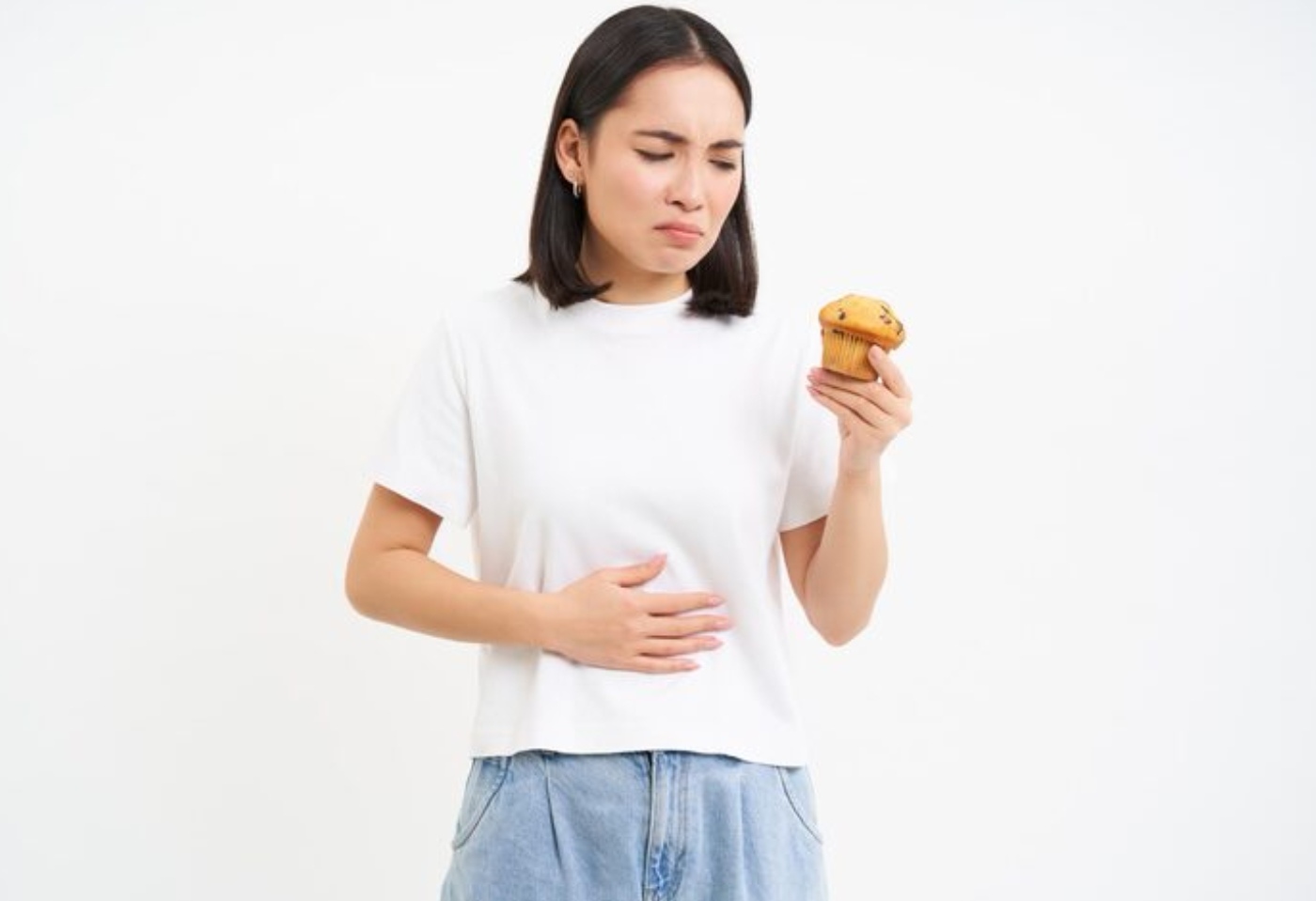 Ilustrasi seseorang sedang makan dengan porsi besar, menyoroti fenomena rasa lapar yang kembali muncul tak lama setelah makan.