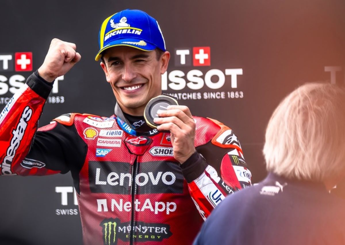 Marc Marquez (Gresini Racing) menunjukkan performa gemilang di MotoGP 2024, menjadi ancaman serius bagi Jorge Martin (Pramac Racing) dalam perebutan gelar juara.
