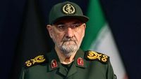 Bendera Iran berkibar di Teheran di tengah meningkatnya ketegangan diplomatik dengan Amerika Serikat terkait operasi militer di kawasan.