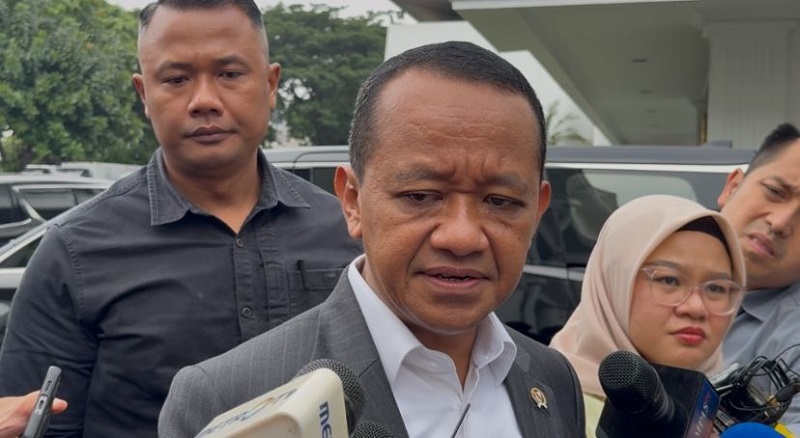 Menteri ESDM Bahlil Lahadalia menekankan bahwa penentuan harga jual listrik menjadi kendala utama dalam negosiasi ekspor energi ke Singapura. Kebijakan harga domestik pemerintah menjadi sorotan penting dalam transisi energi regional.