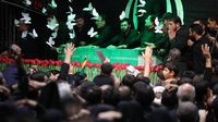 Delegasi Hizbullah dan Hamas terlihat di antara kerumunan pelayat pada upacara pemakaman Pemimpin Tertinggi Iran Ali Khamenei, menandai solidaritas dalam 'Poros Perlawanan'.