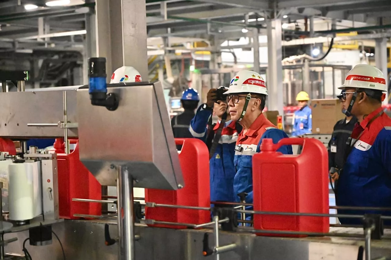 Direksi Pertamina dalam sebuah rapat strategis, menegaskan komitmen terhadap penguatan budaya Health, Safety, Security, dan Environment (HSSE) sebagai fondasi keandalan operasional.