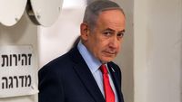 Perdana Menteri Israel Benjamin Netanyahu bersikukuh akan menghadiri Sidang Umum PBB di New York, AS, di tengah kontroversi dan ancaman penangkapan dari politikus lokal.