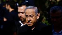 Perdana Menteri Israel Benjamin Netanyahu di tengah kritik keras dari oposisi dan publik atas pernyataannya yang tidak sensitif di tengah agresi brutal Gaza.