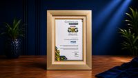 Direksi PNM saat menerima penghargaan Indonesia Excellence GCG Awards, menegaskan komitmen perusahaan terhadap tata kelola yang beretika dan inklusif demi pemberdayaan perempuan Indonesia.