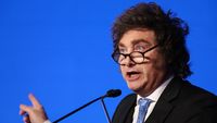 Presiden Argentina Javier Milei di istana kepresidenan, melayangkan protes keras kepada Inggris terkait keberadaan kapal perang di perairan Malvinas.