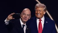 Presiden Trump dituding melakukan intervensi politik dalam keputusan FIFA terkait sanksi kartu merah Folarin Balogun.