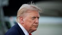 Mantan Presiden AS Donald Trump kerap menyampaikan ancaman keras terhadap Iran, terutama terkait keamanan maritim di Selat Hormuz dan infrastruktur vital.