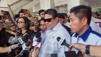 Penasihat Khusus Presiden Said Iqbal (kiri) bertemu Menteri Keuangan Purbaya Yudhi Sadewa (kanan) di Kementerian Keuangan untuk membahas desakan penghapusan pajak Jaminan Hari Tua (JHT).